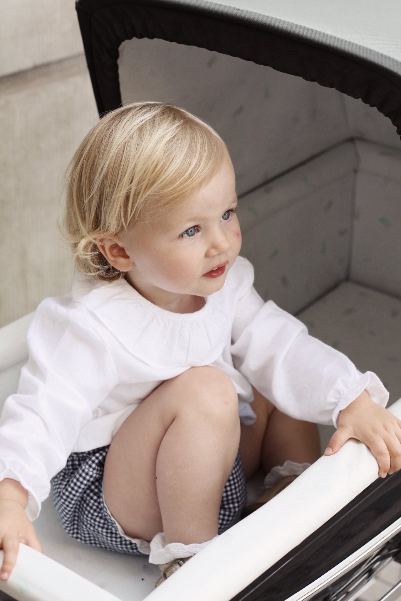 Bobbi Balloon Balti marškinėlikai - Klostuota apykaklė - Uogų kopos