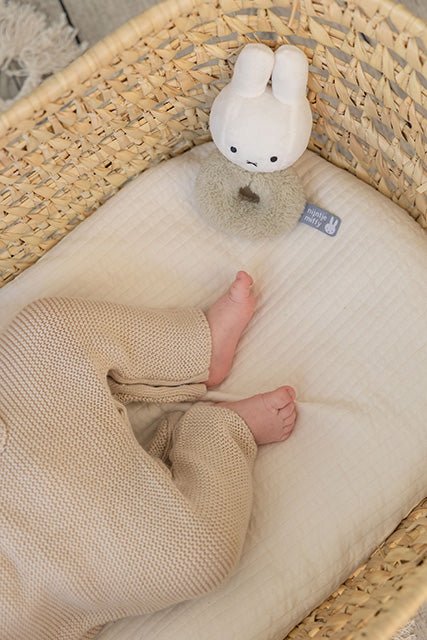 Little Dutch Barškutis triušis „Miffy Fluffy Green" - Uogų kopos