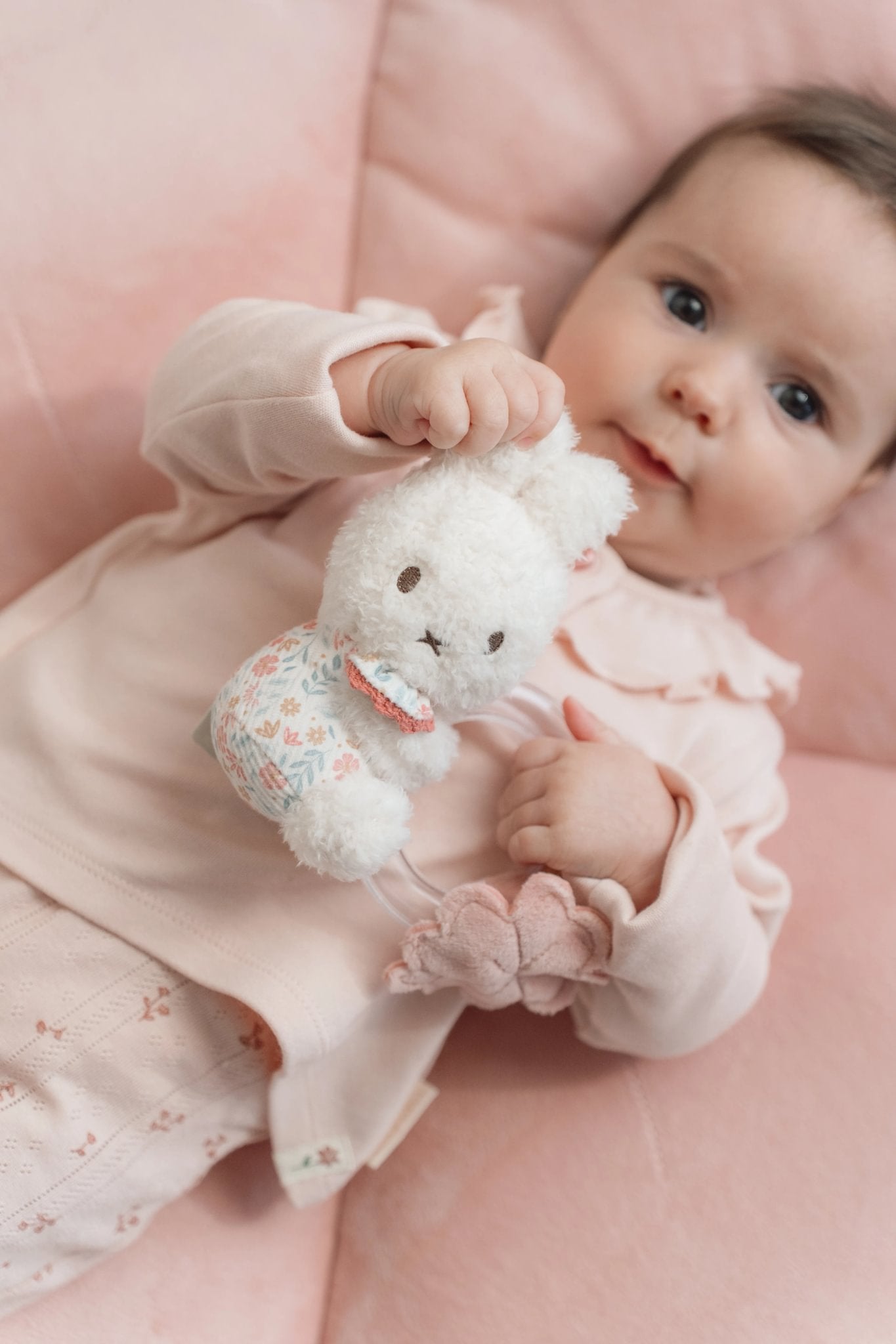 Little Dutch Barškutis zuikutis „Lucky Blossom" - Uogų kopos