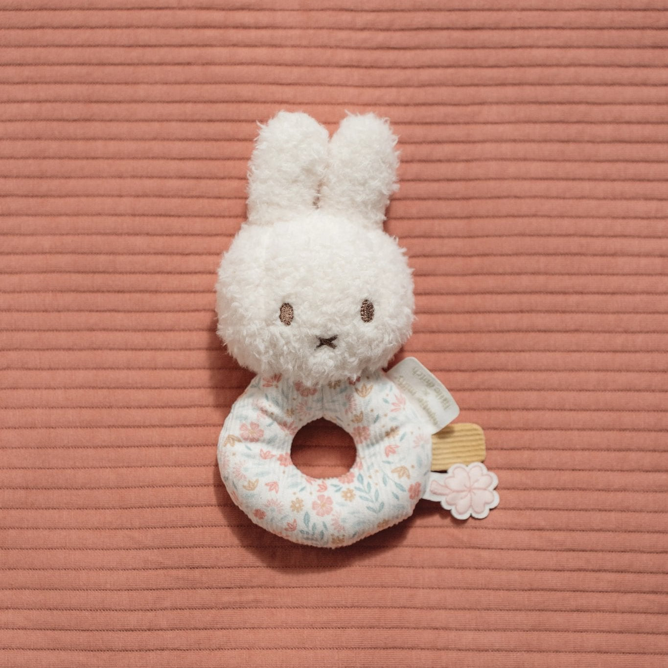 Little Dutch Barškutis zuikutis „Lucky Blossom“ - Uogų kopos