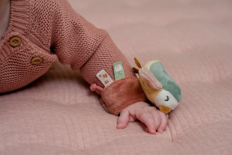 Little Dutch Barškutis/apyrankė "Gėlės ir drugeliai" - Uogų kopos