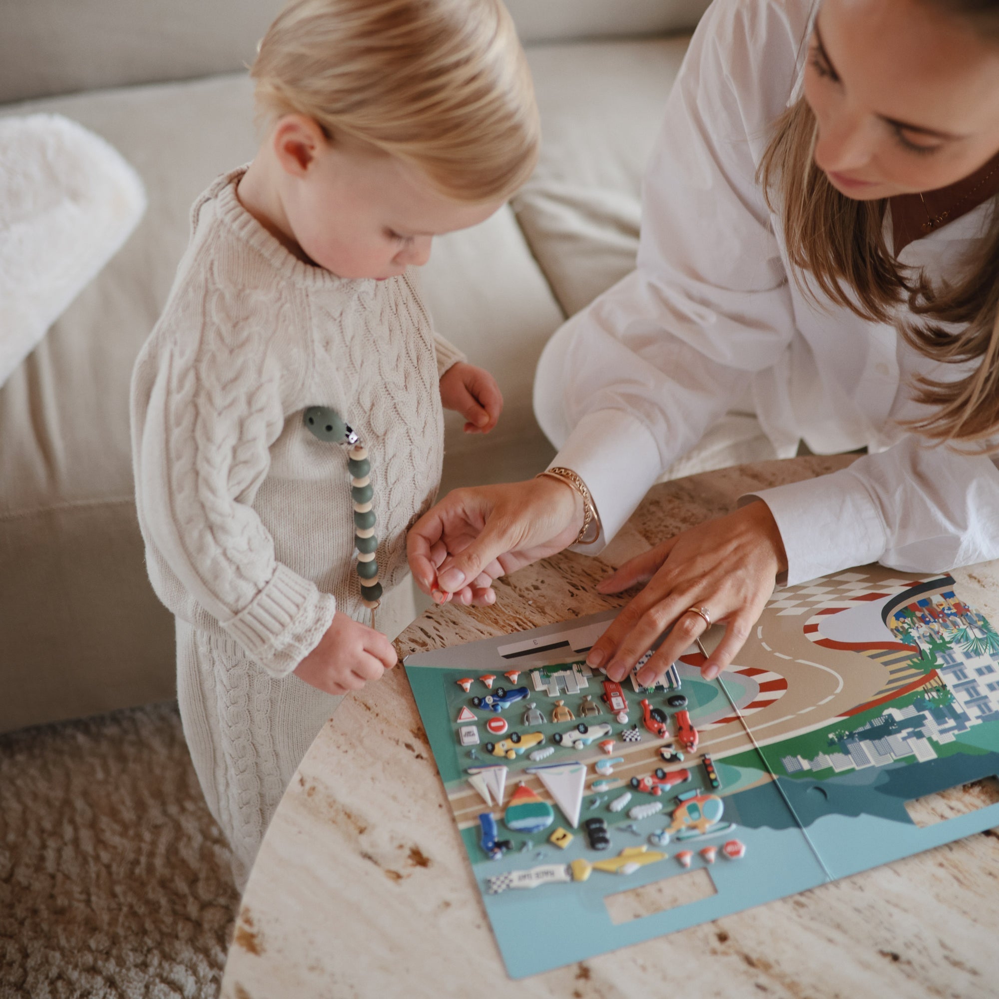 Mushie Daugkartinių lipdukų rinkinys - Lenktyniniai automobiliai - Uogų kopos