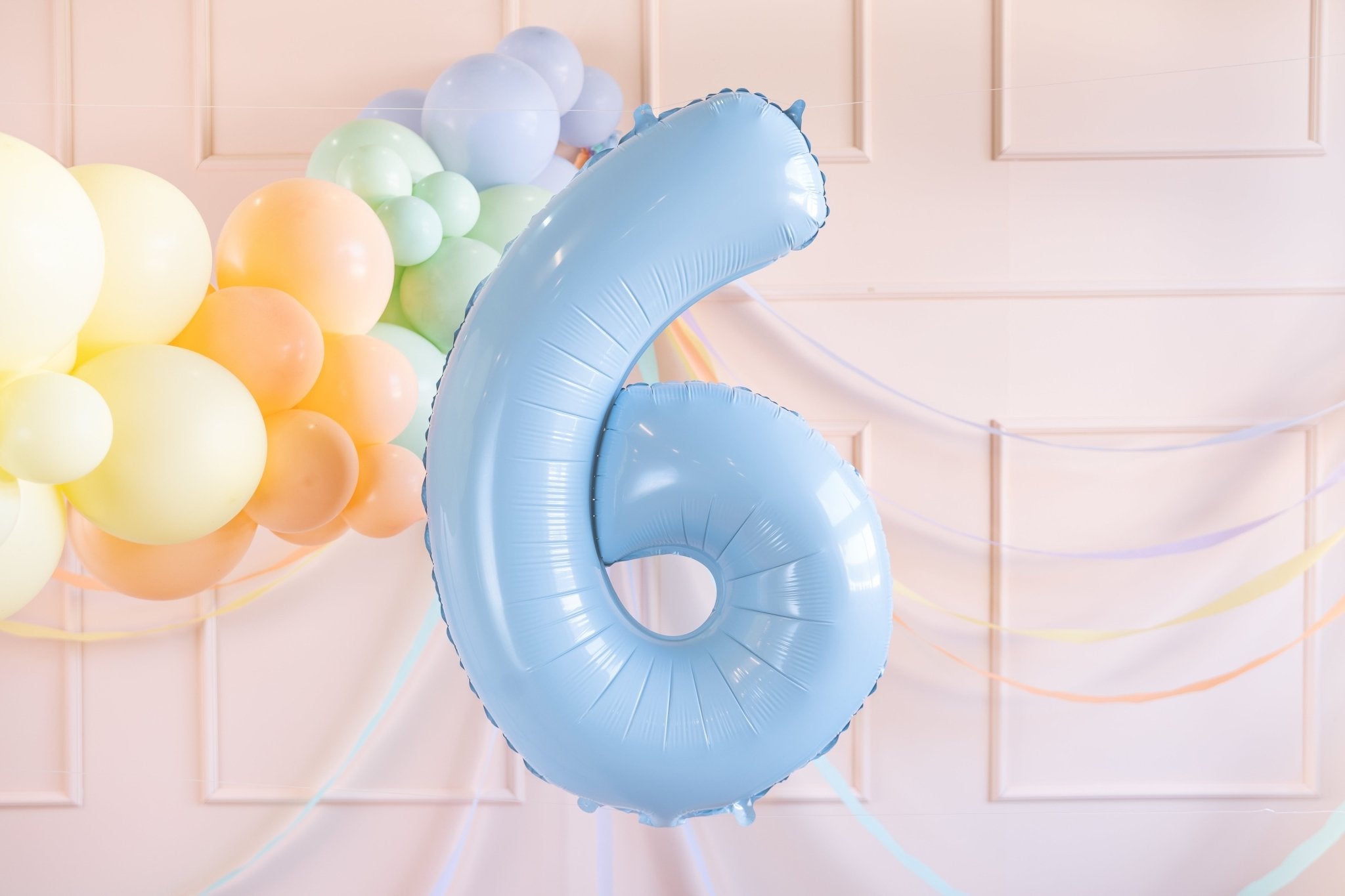 PartyDeco Folinis balionas skaičius „6" 72cm - Light Blue - Uogų kopos