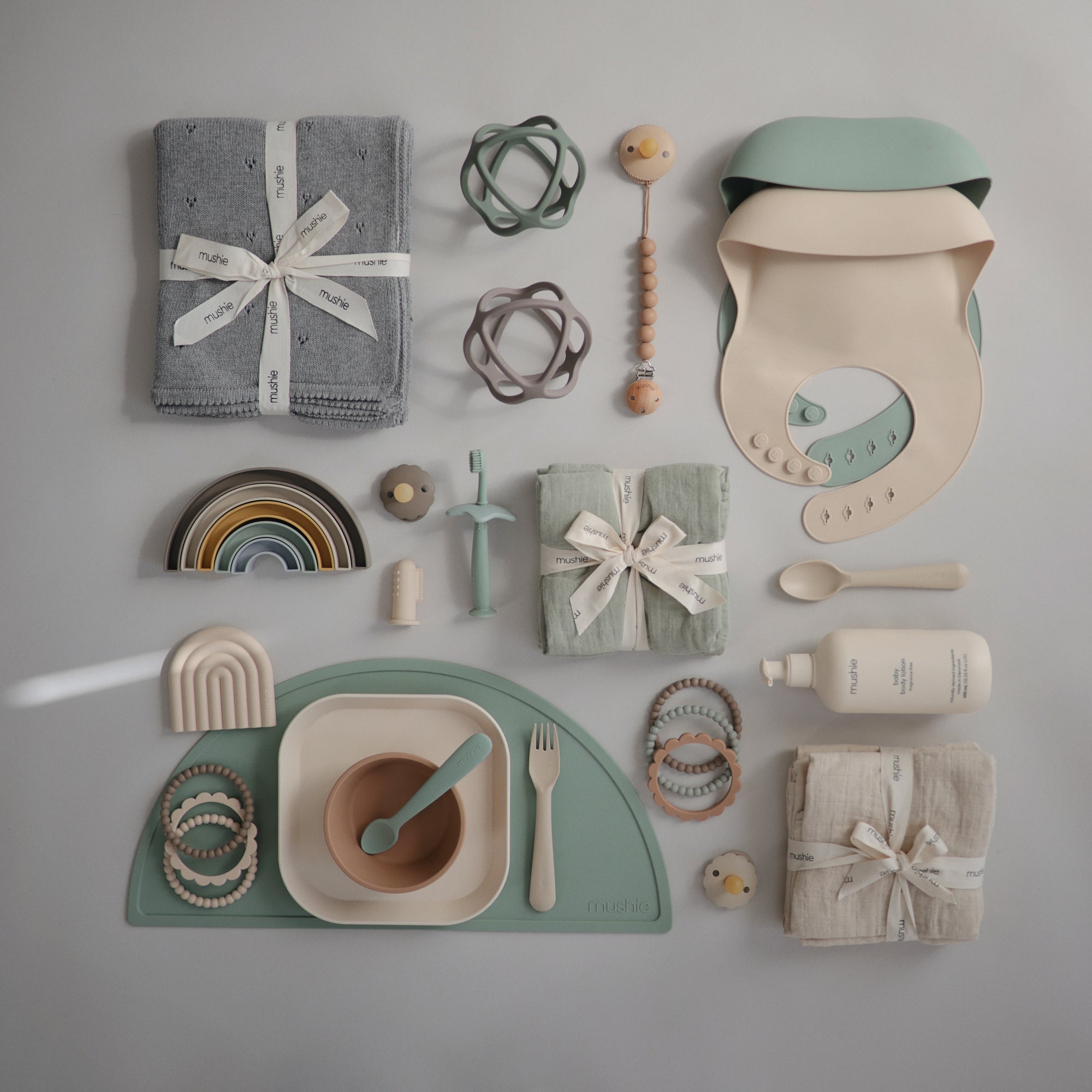 Mushie Gėlytės formos mokomasis dantų šepetėlis - Žalia - Uogų kopos