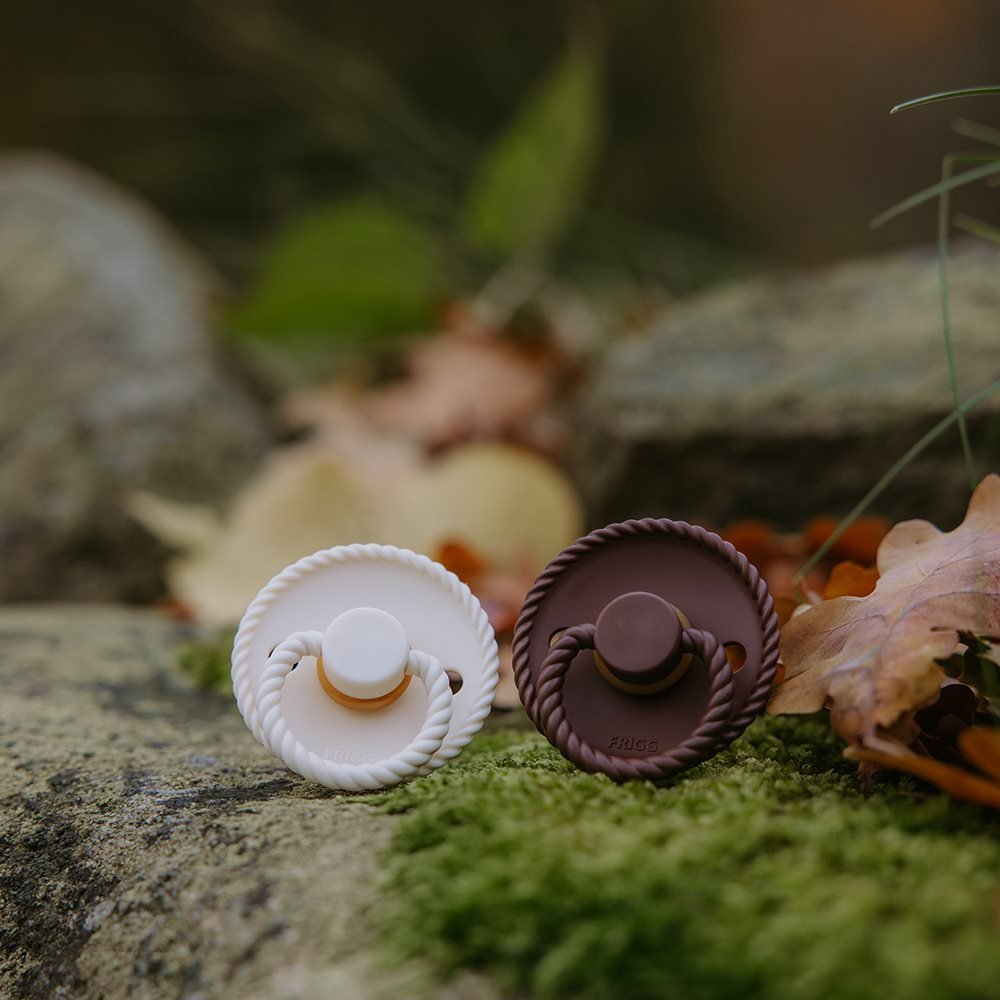 FRIGG Hygge & Happiness čiulptukai 2 vnt. - Apvalūs kaučiukiniai - 2 dydis - Uogų kopos