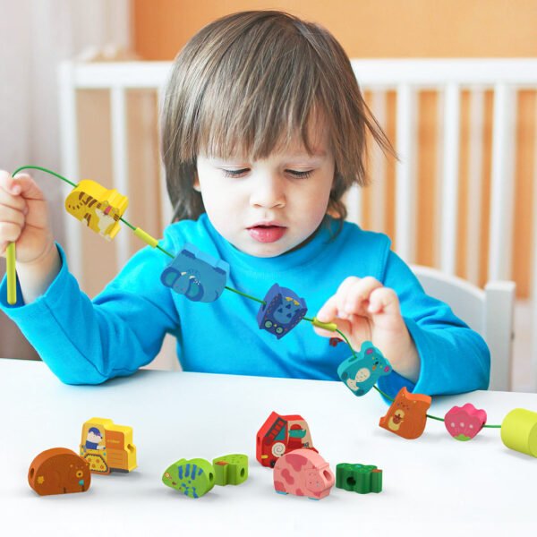 Mideer Karoliukų vėrimo žaidimas - Miško gyvūnai - Uogų kopos