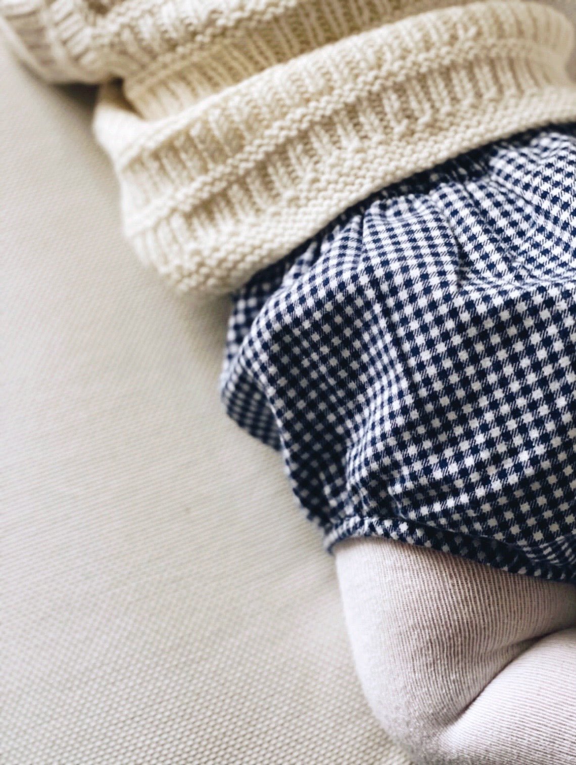 Bobbi Balloon Languoto rašto šortukai/kelnaitės su sagomis - Uogų kopos