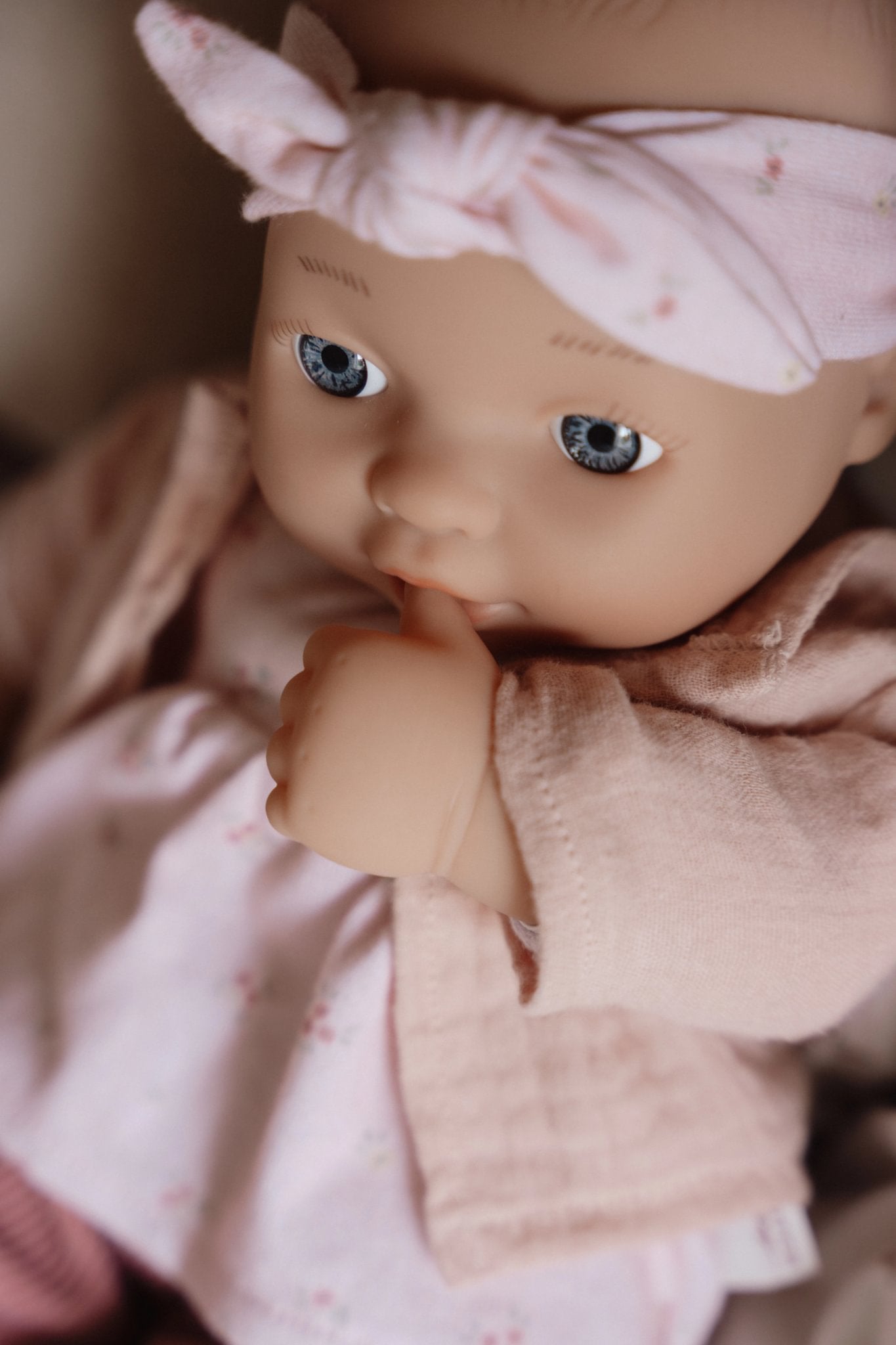 Little Dutch Lėlė "Lily" su priedais - Uogų kopos