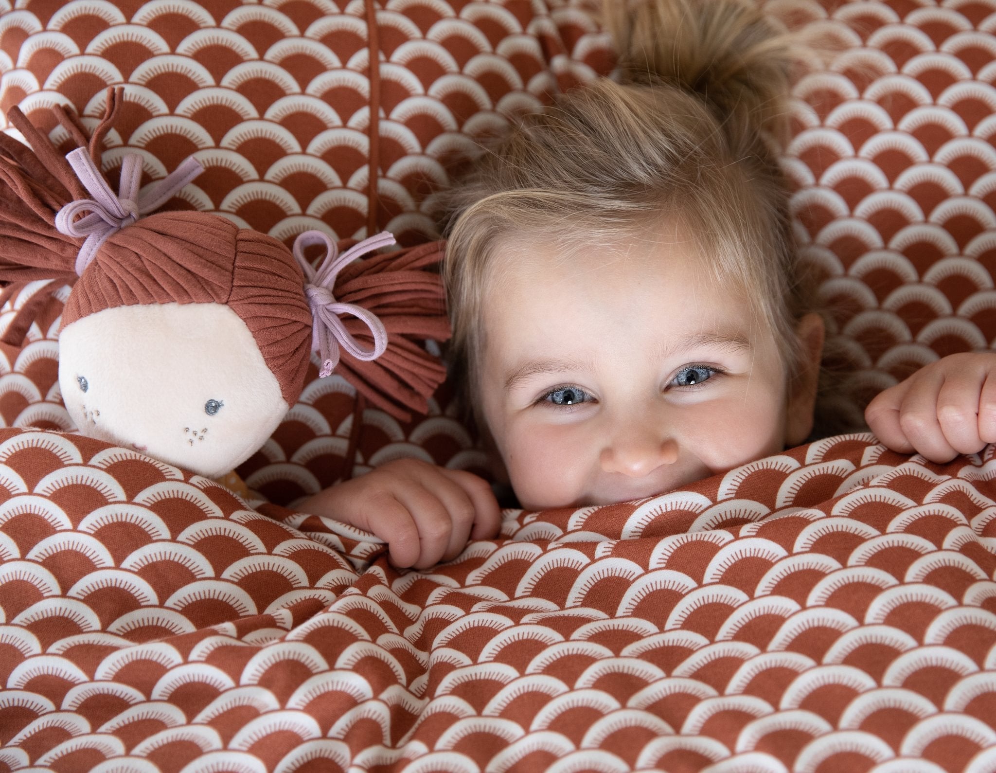 Little Dutch Lėlė "Sophia" 35 cm - Uogų kopos