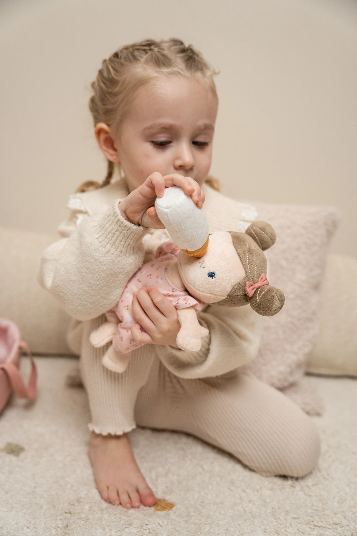 Little Dutch Lėlė/kūdikis "Rosa" su krepšeliu ir priedais - Uogų kopos