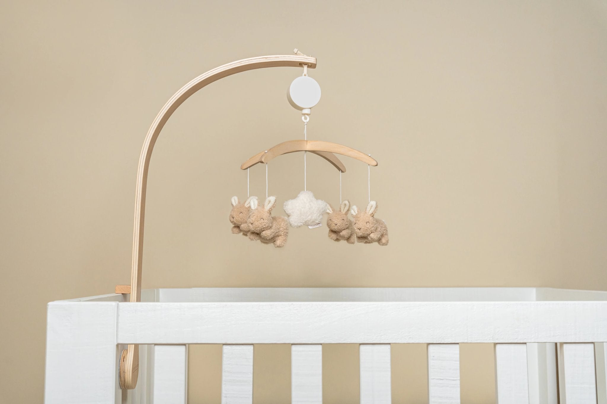 Little Dutch Medinė muzikinė karuselė "Baby Bunny" - Uogų kopos