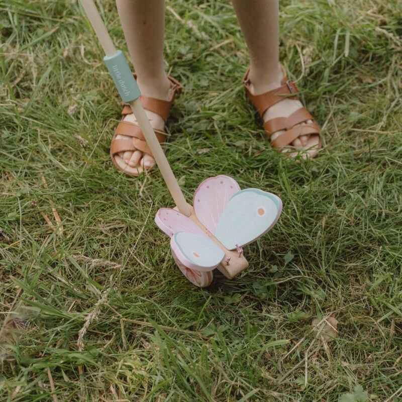 Little Dutch Medinis stumdomas žaislas „Drugelis“ - Uogų kopos