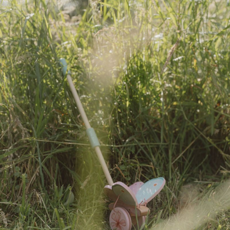 Little Dutch Medinis stumdomas žaislas „Drugelis“ - Uogų kopos