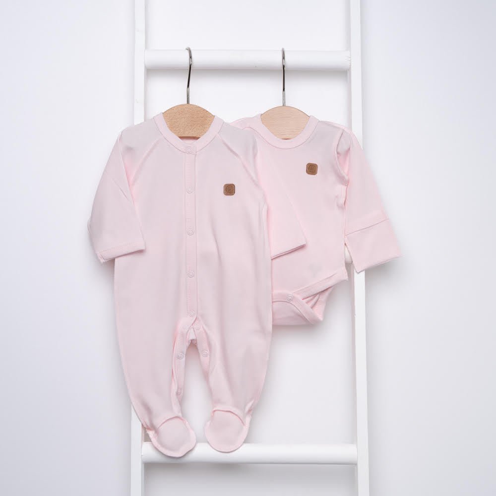 Vilaurita Medvilninis dviejų dalių komplektas naujagimiui "Rožinė" - Uogų kopos