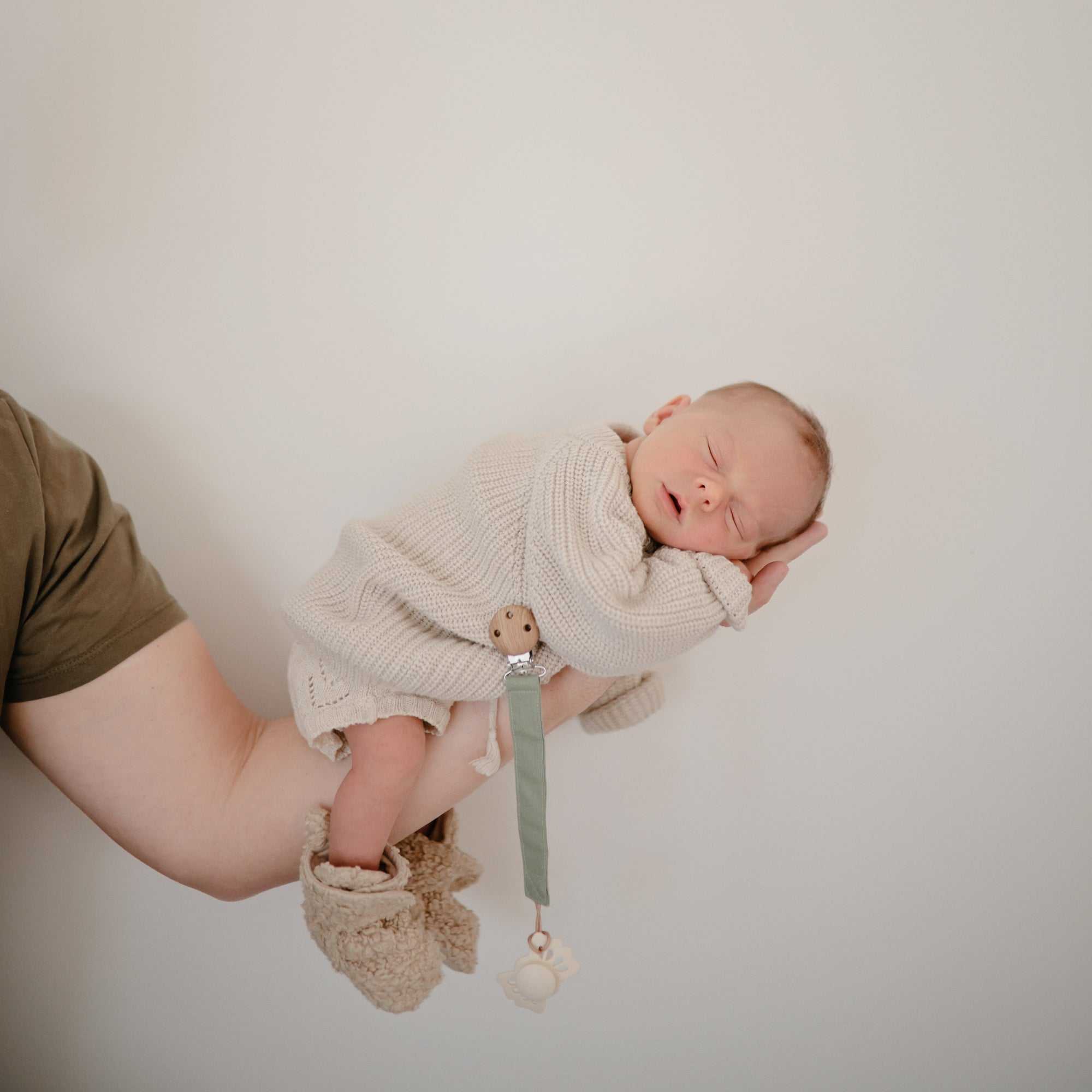 Mushie Megztas megztukas - Smėlinė - 6 - 9 mėn. - Uogų kopos