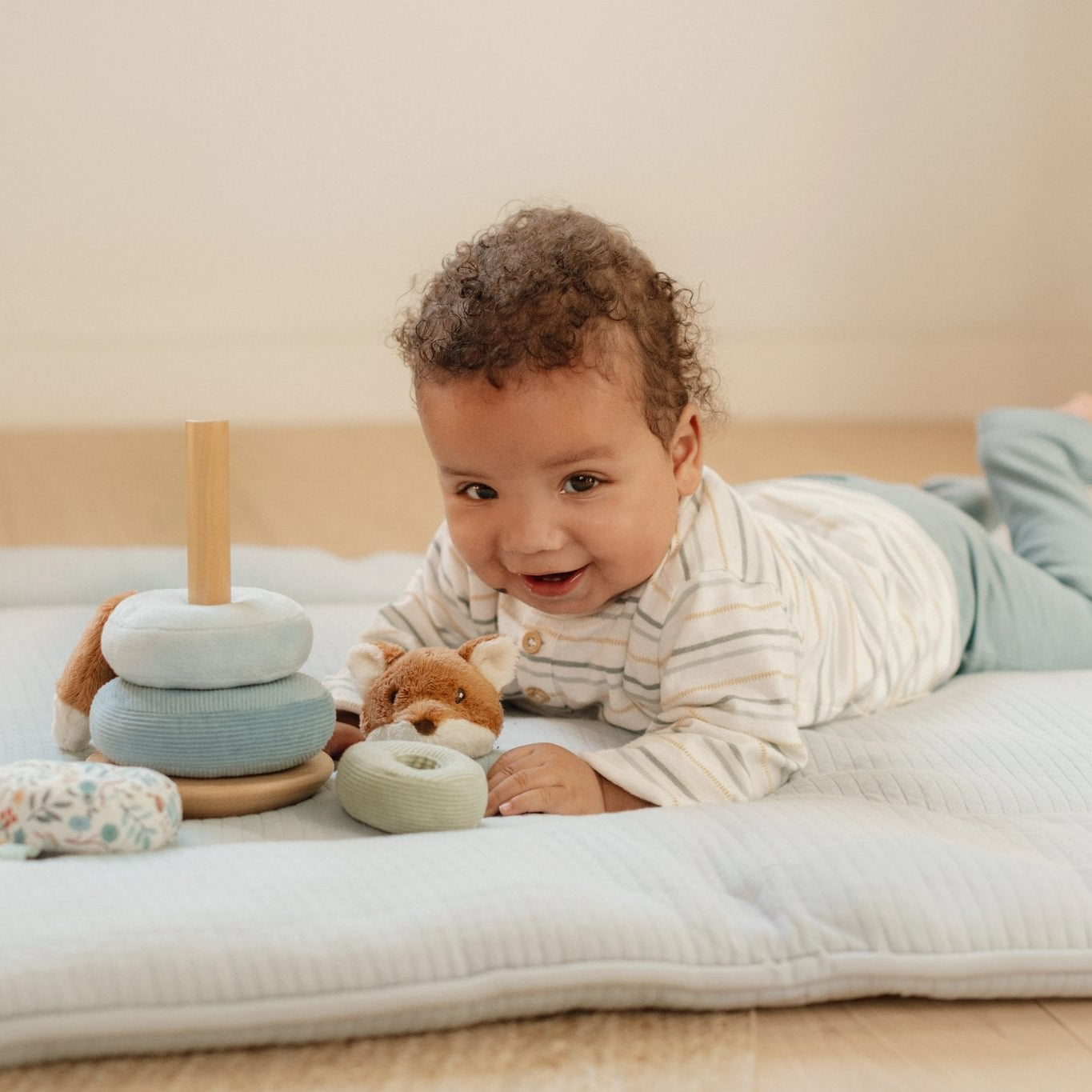 Little Dutch Minkšta dėliojimo piramidė „Forest Friends" - Uogų kopos