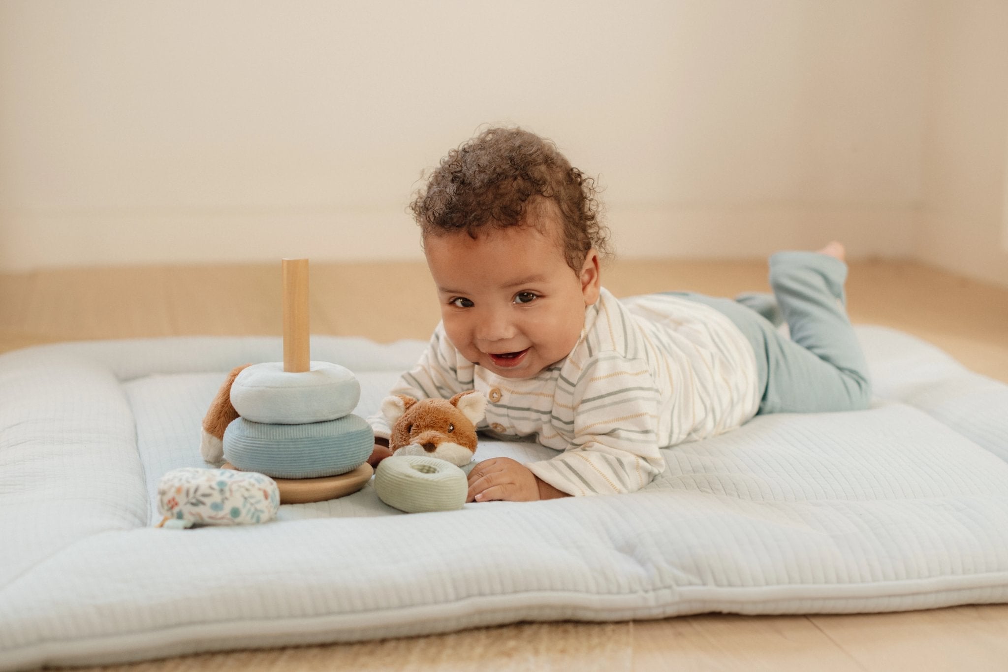 Little Dutch Minkšta dėliojimo piramidė „Forest Friends" - Uogų kopos