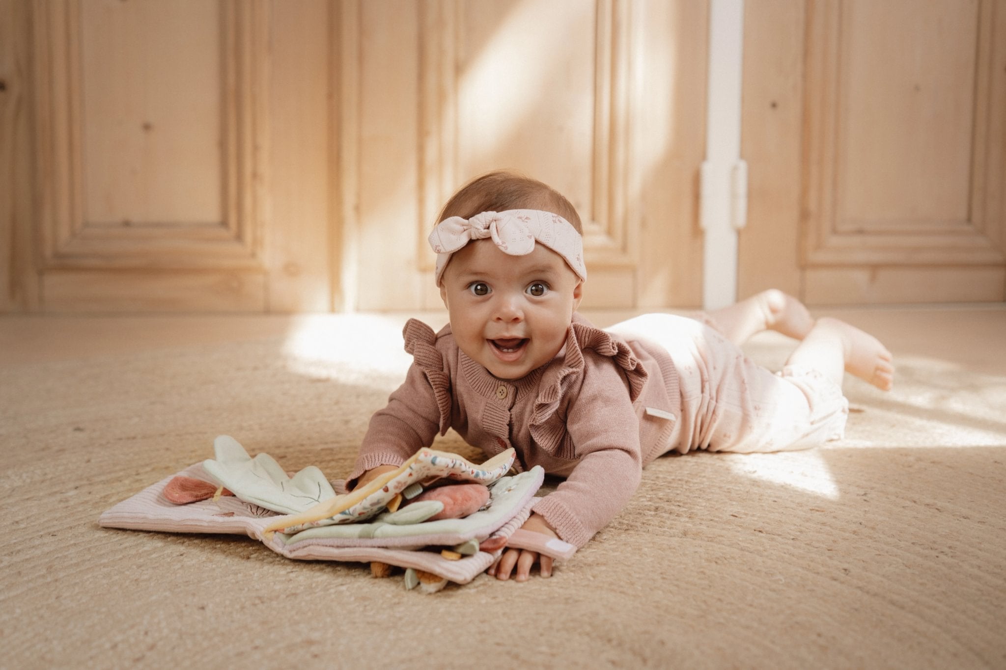 Little Dutch Minkšta veiklos knygelė „Fairy Garden“ - Uogų kopos