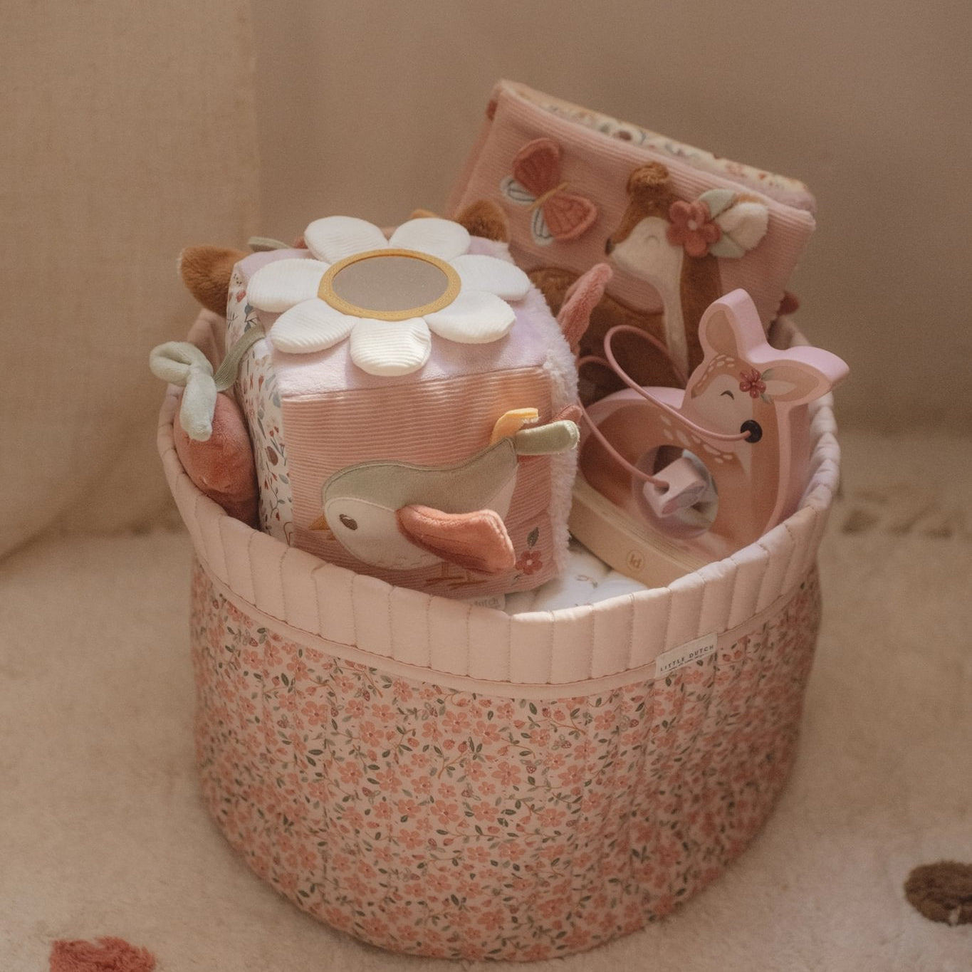 Little Dutch Minkšta veiklos knygelė „Fairy Garden“ - Uogų kopos