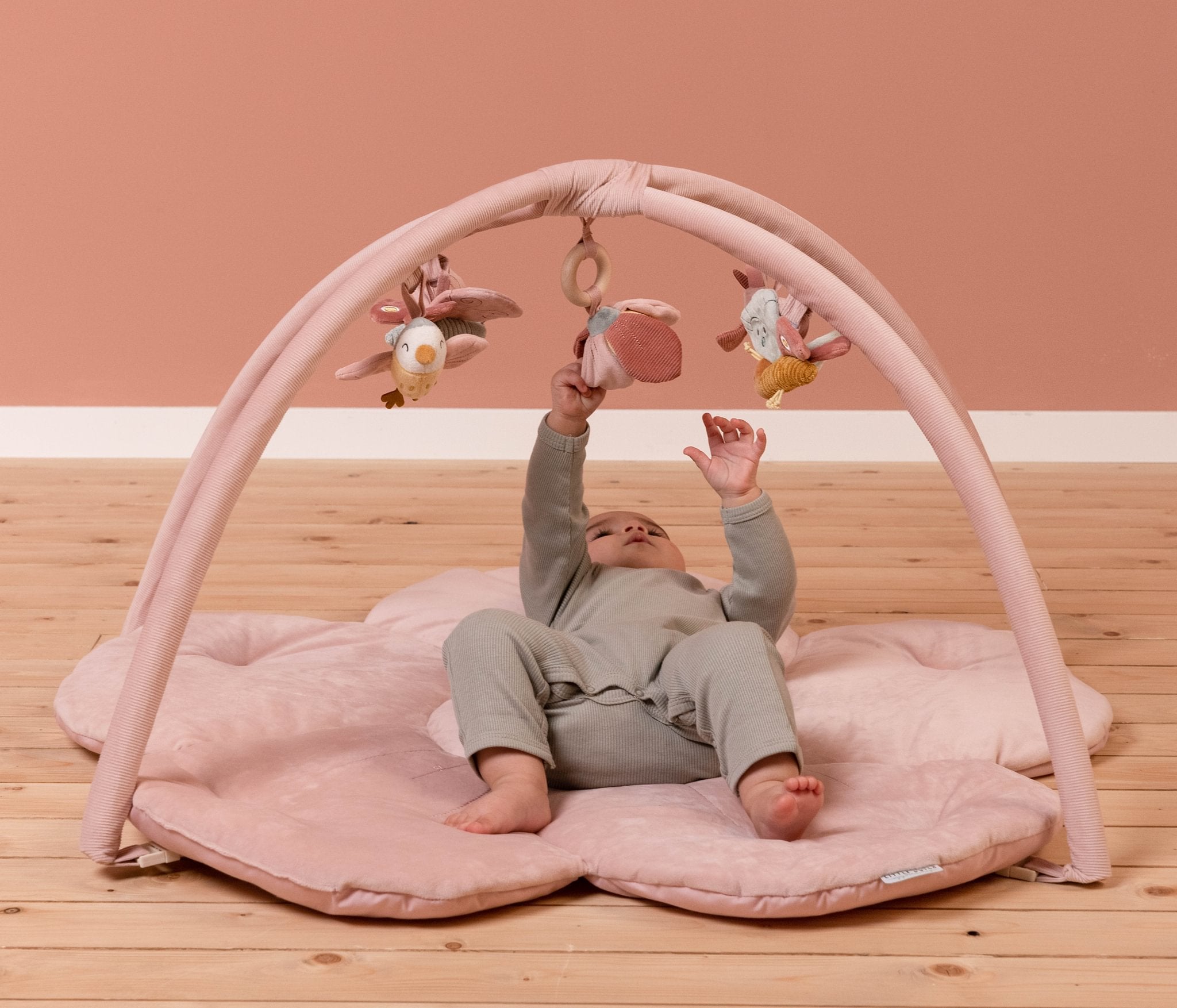 Little Dutch Minkštas veiklos kilimėlis „Flowers and Butterflies“ - Uogų kopos