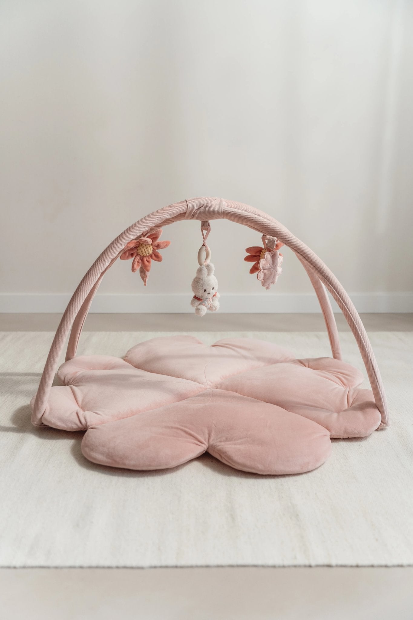 Little Dutch Minkštas veiklos kilimėlis "Lucky Blossom" - Uogų kopos