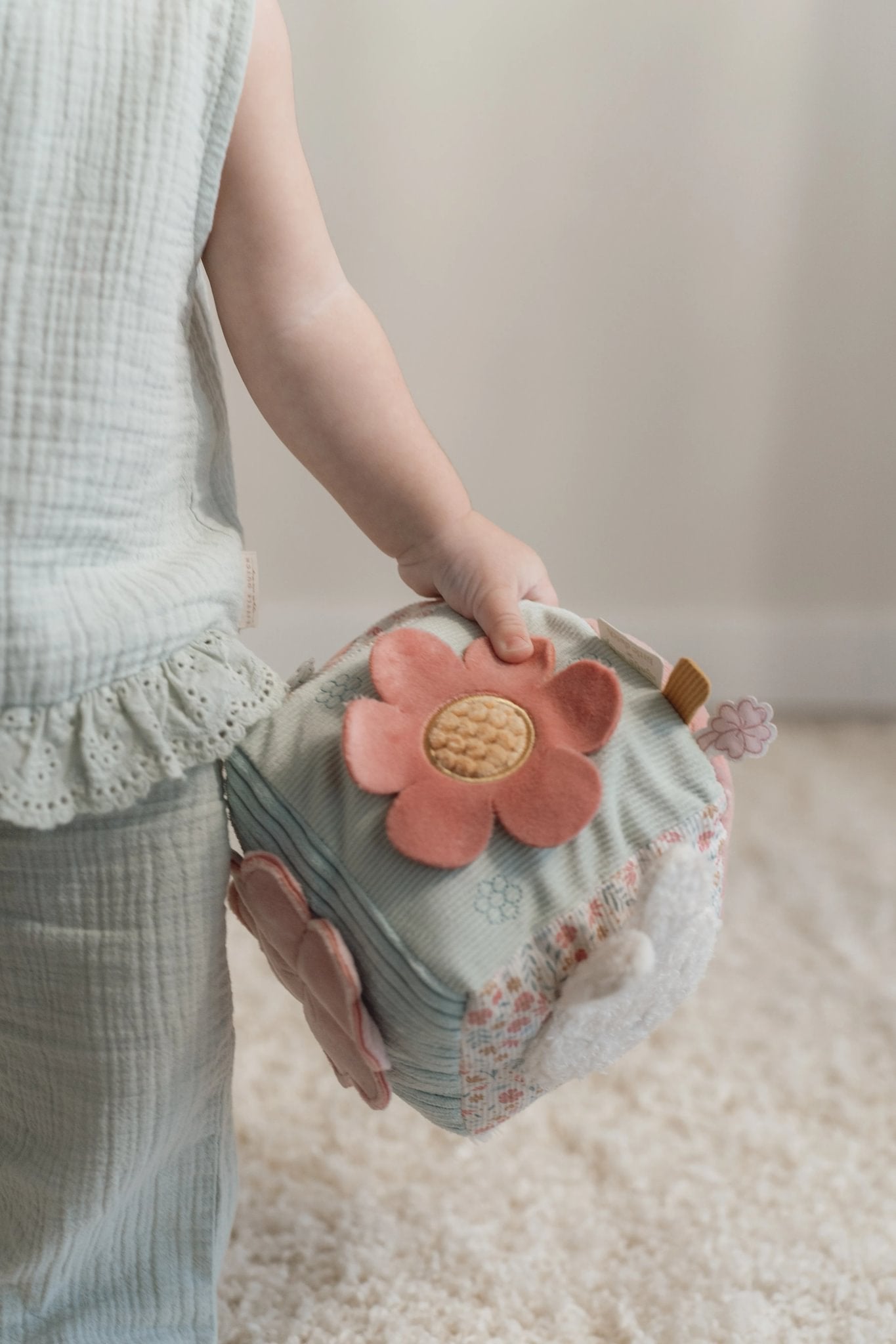 Little Dutch Minkštas veiklos kubas „Lucky Blossom“ - Uogų kopos