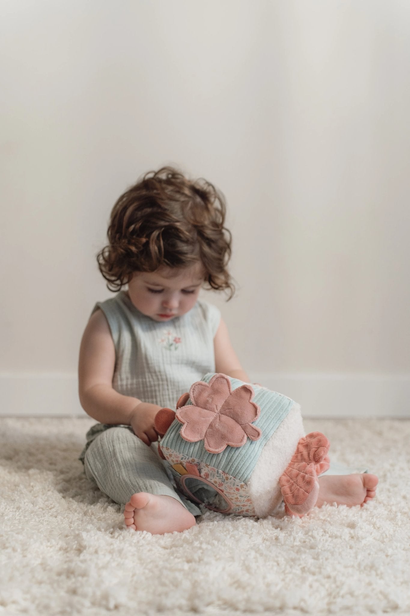 Little Dutch Minkštas veiklos kubas „Lucky Blossom“ - Uogų kopos