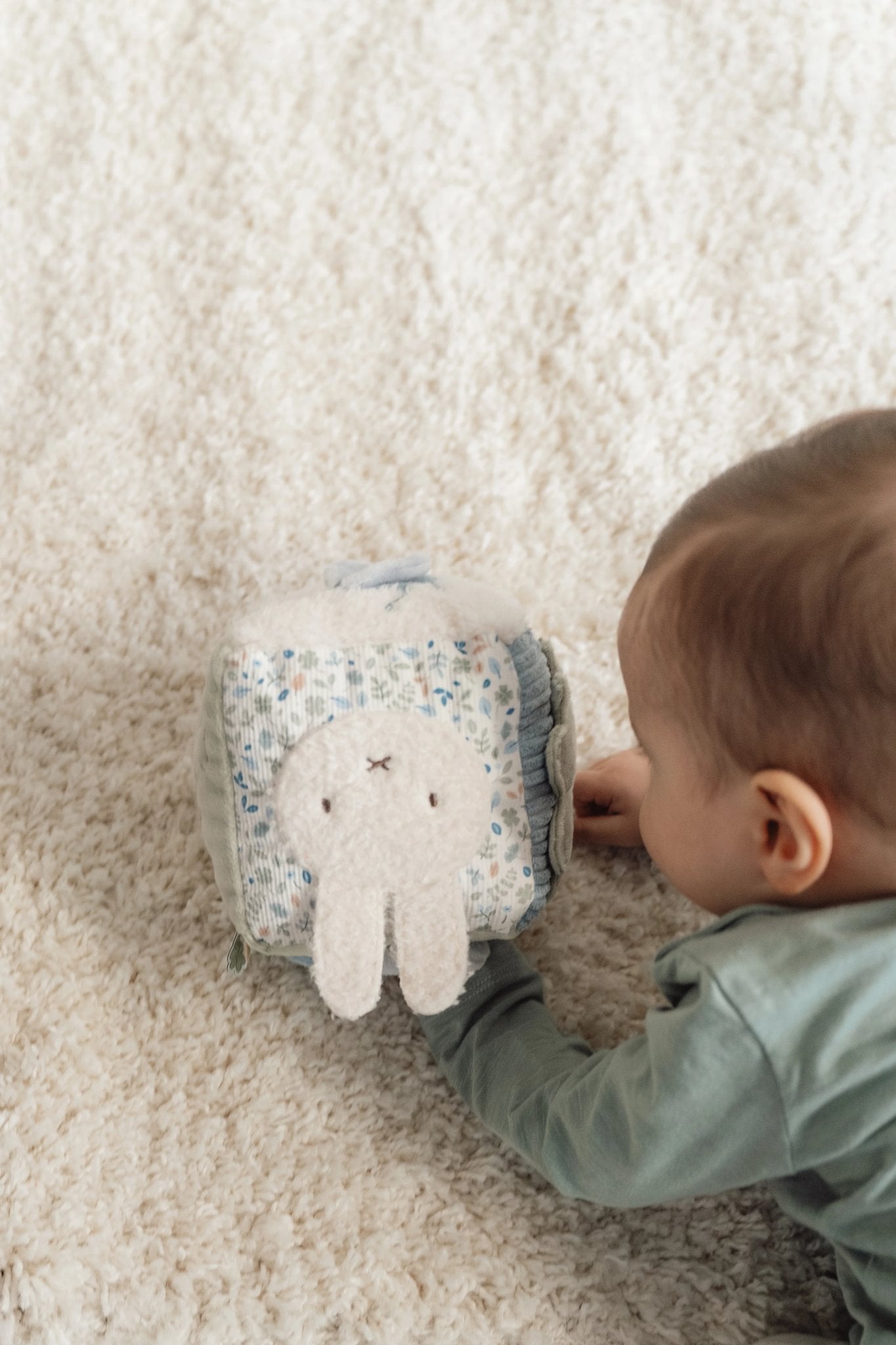 Little Dutch Minkštas veiklos kubas „Lucky Leaves“ - Uogų kopos