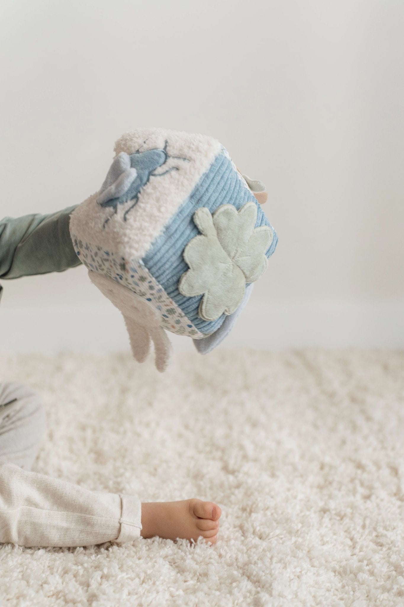 Little Dutch Minkštas veiklos kubas „Lucky Leaves“ - Uogų kopos