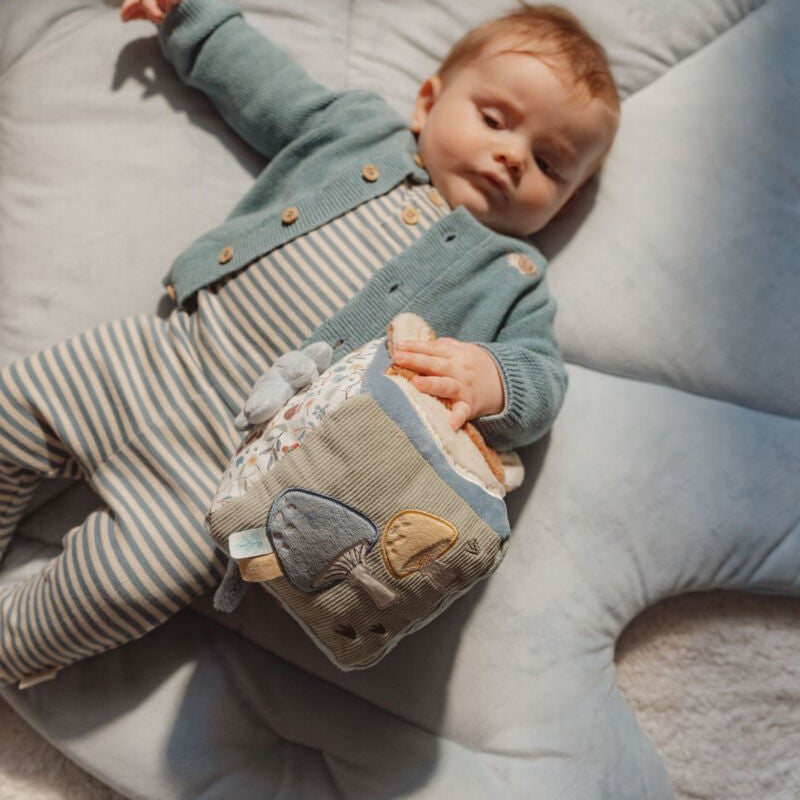 Little Dutch Minkštas veiklos kubas "Miško draugai" - Uogų kopos