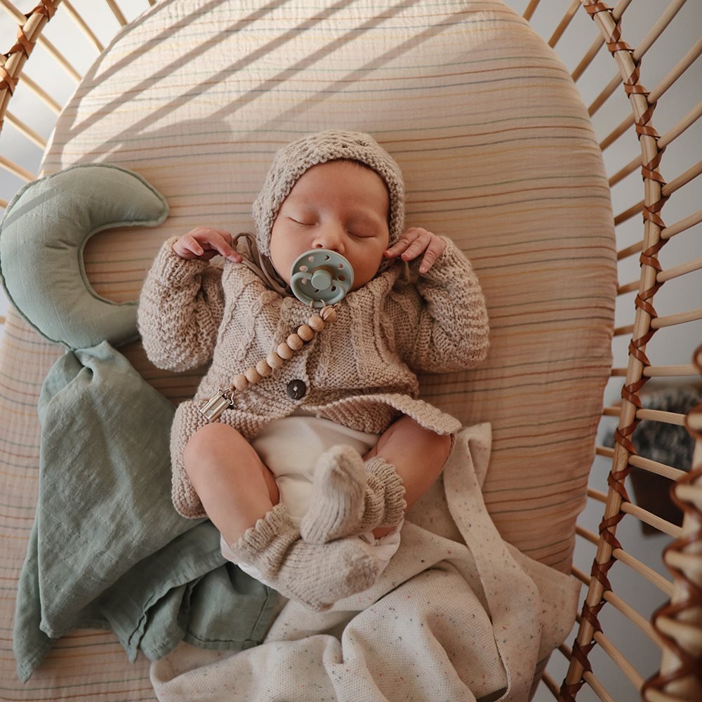 FRIGG Moon Phase čiulptukas - Apvalus kaučiukinis - Stone Blue - 2 dydis - Uogų kopos