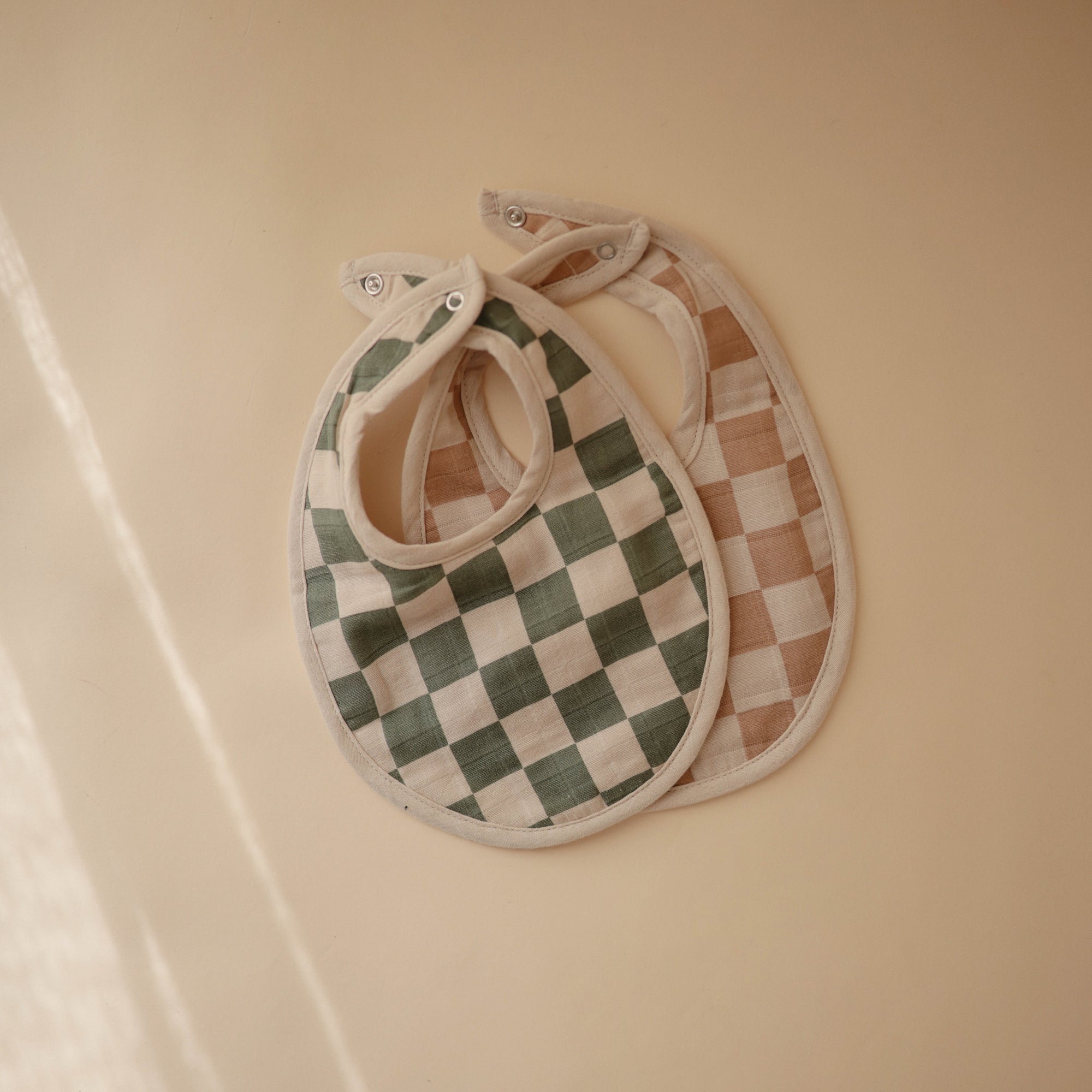 Mushie Muslino seilinukai 2vnt. - Alyvuogių spalvos langeliai - Uogų kopos