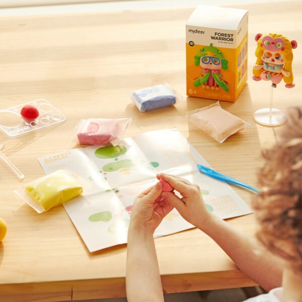 Mideer Orinis formavimo molis - Miško karys Kalavijuotasis šernas - Uogų kopos