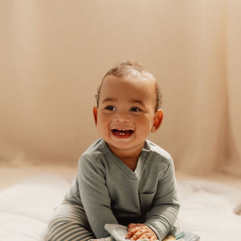 Little Dutch Pakabinama minkšta veiklos knygelė "Miško draugai" - Uogų kopos