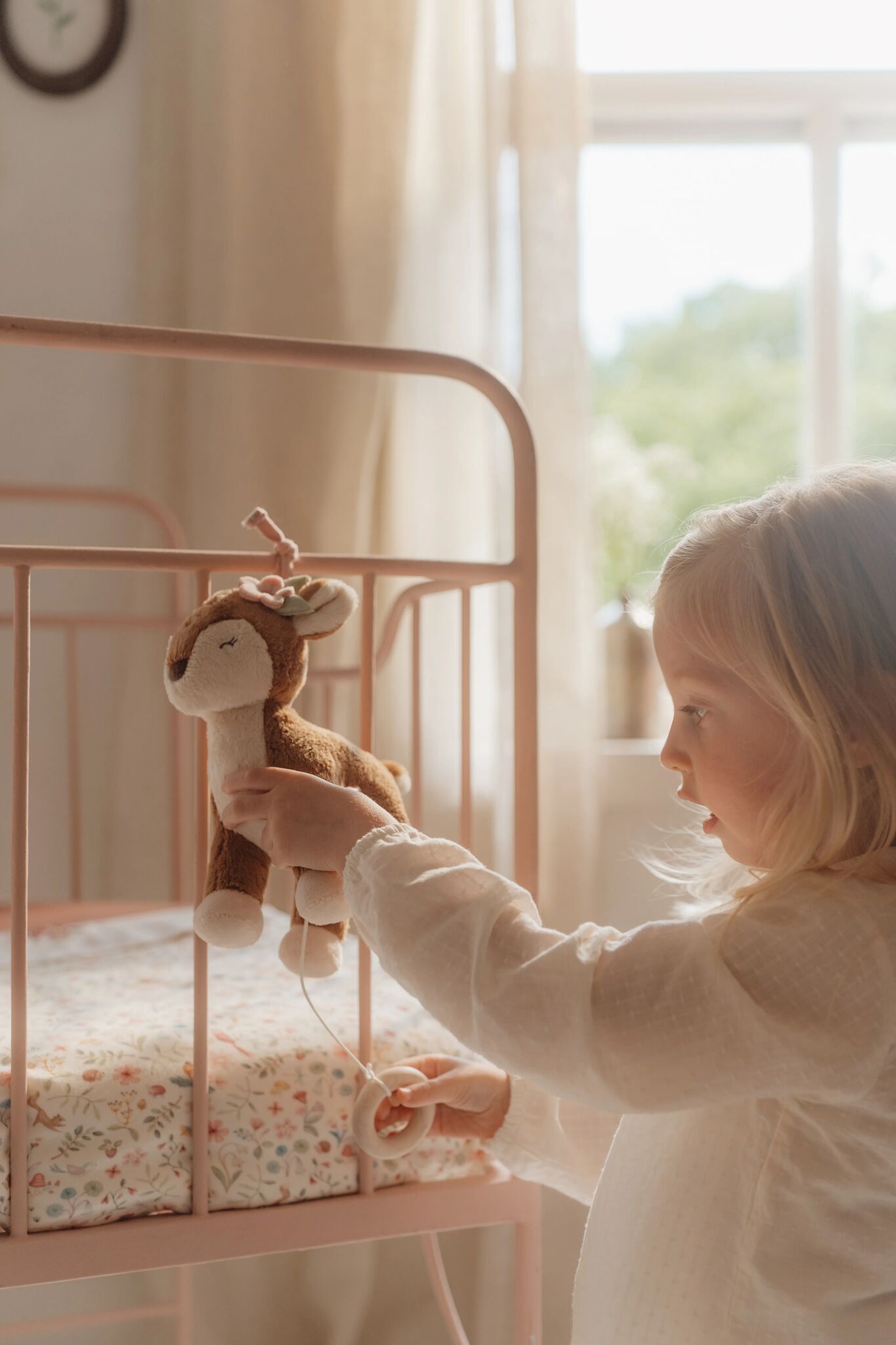 Little Dutch Pakabinamas muzikinis elniukas „Fairy Garden“ - Uogų kopos