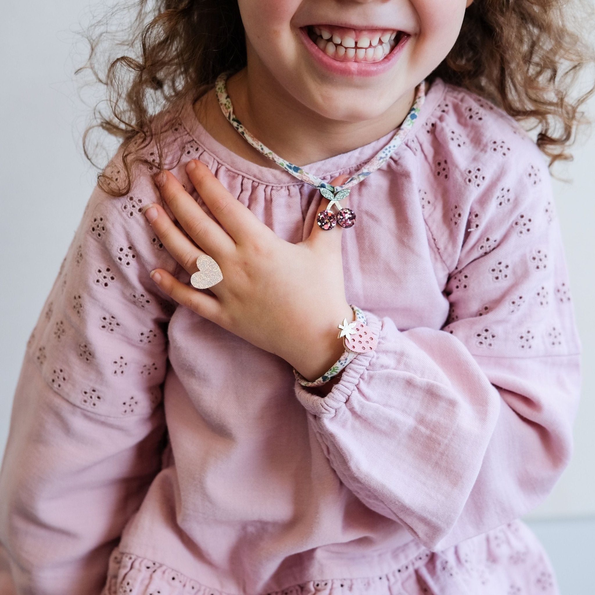 MIMI & LULA Papuošalų rinkinys - Cherries - Uogų kopos