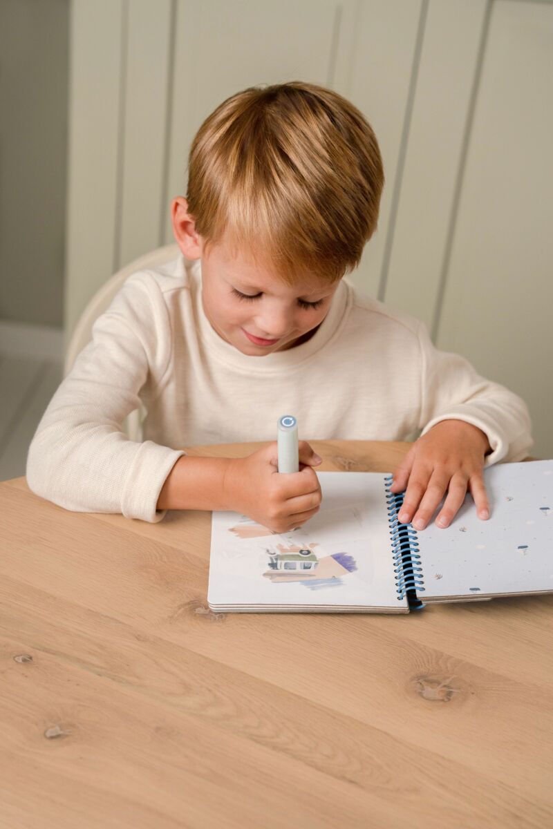 Little Dutch Piešimo su vandeniu knygelė "Džimas ir draugai" - Uogų kopos