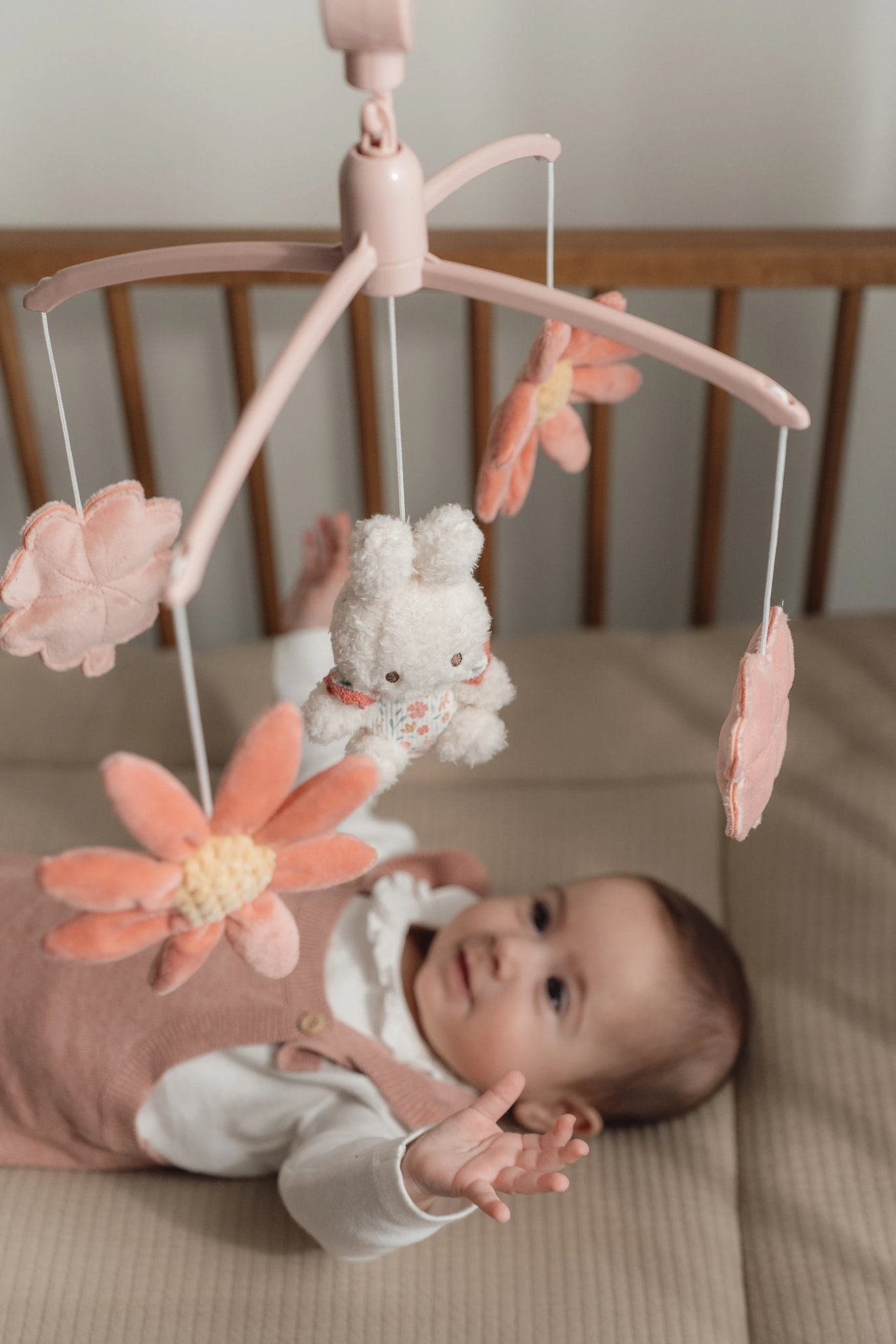 Little Dutch Plastikinė muzikinė karuselė "Lucky Blossom" - Uogų kopos