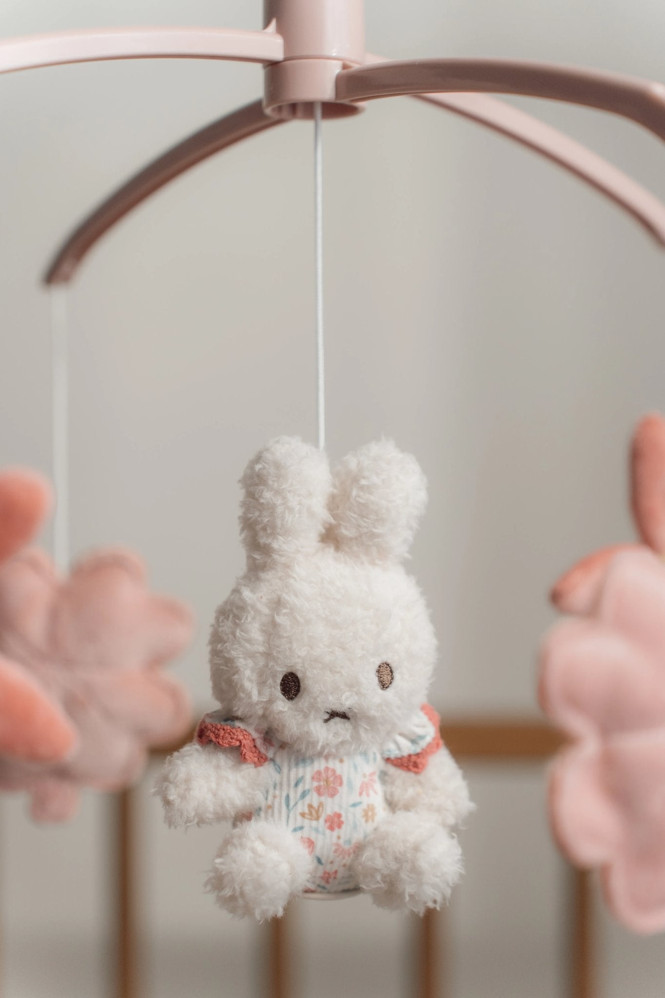 Little Dutch Plastikinė muzikinė karuselė "Lucky Blossom" - Uogų kopos