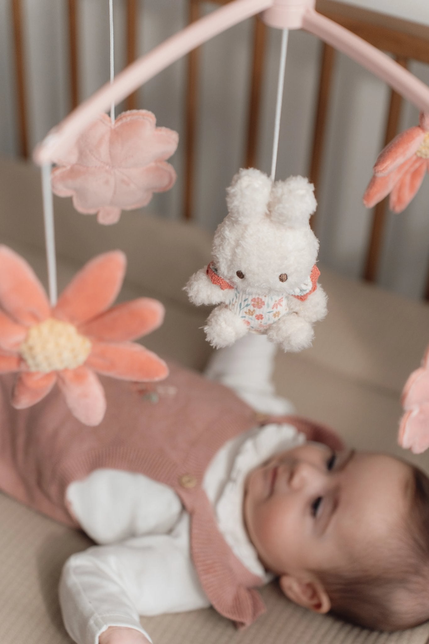 Little Dutch Plastikinė muzikinė karuselė "Lucky Blossom" - Uogų kopos