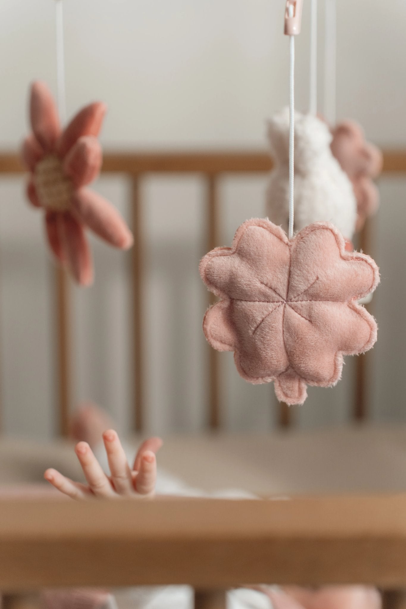 Little Dutch Plastikinė muzikinė karuselė "Lucky Blossom" - Uogų kopos