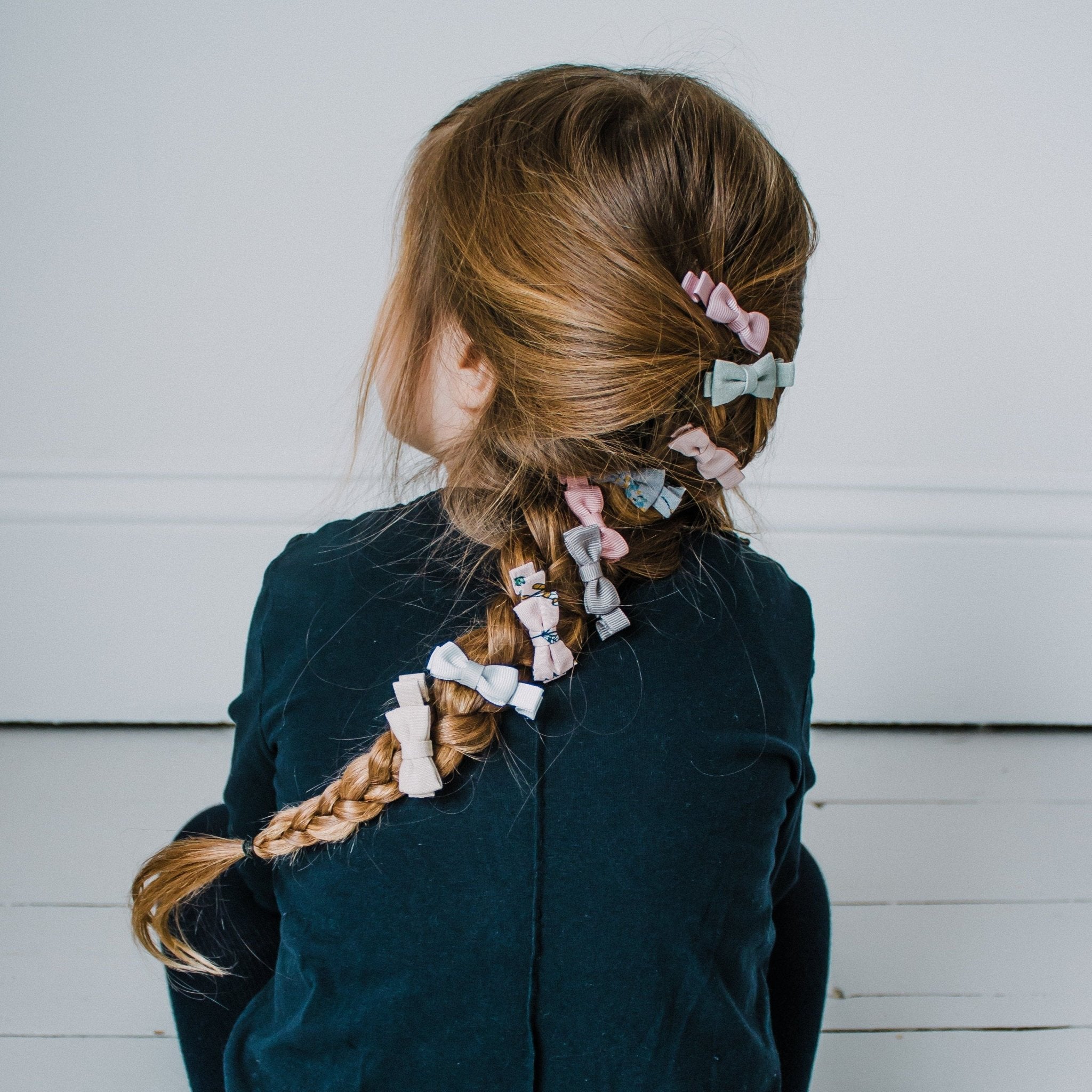 MIMI & LULA Plaukų segtukų rinkinys - Martha Bow Mini Clips - Uogų kopos