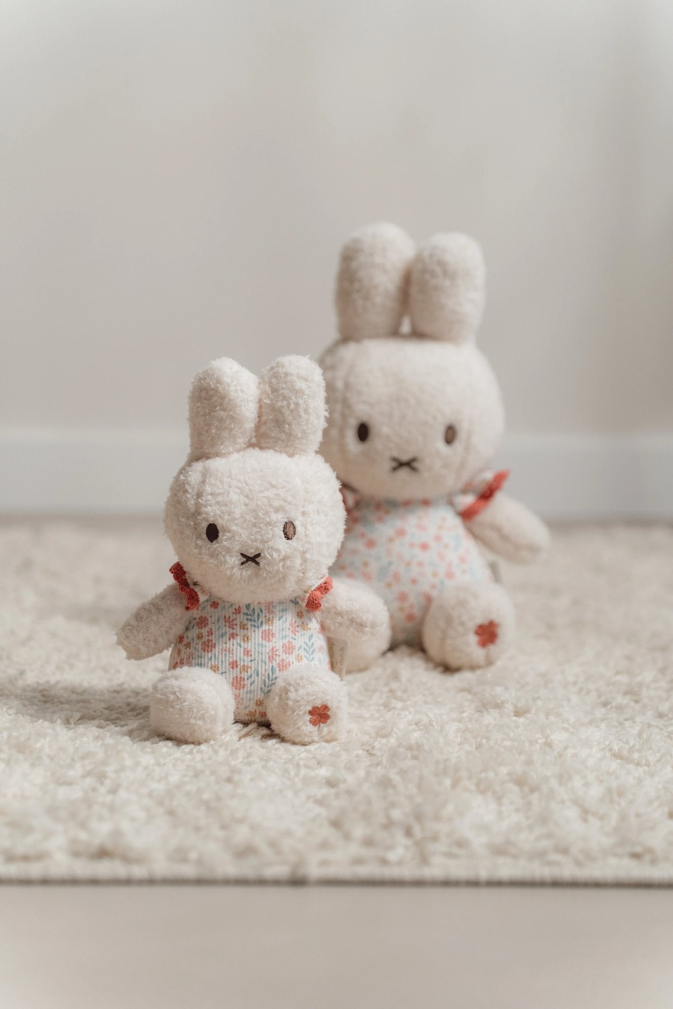 Little Dutch Pliušinis triušiukas 20cm - Lucky Blossom - Uogų kopos