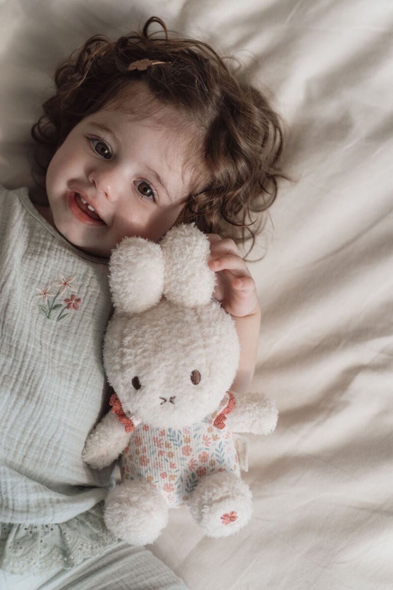 Little Dutch Pliušinis triušiukas 30cm - Lucky Blossom - Uogų kopos