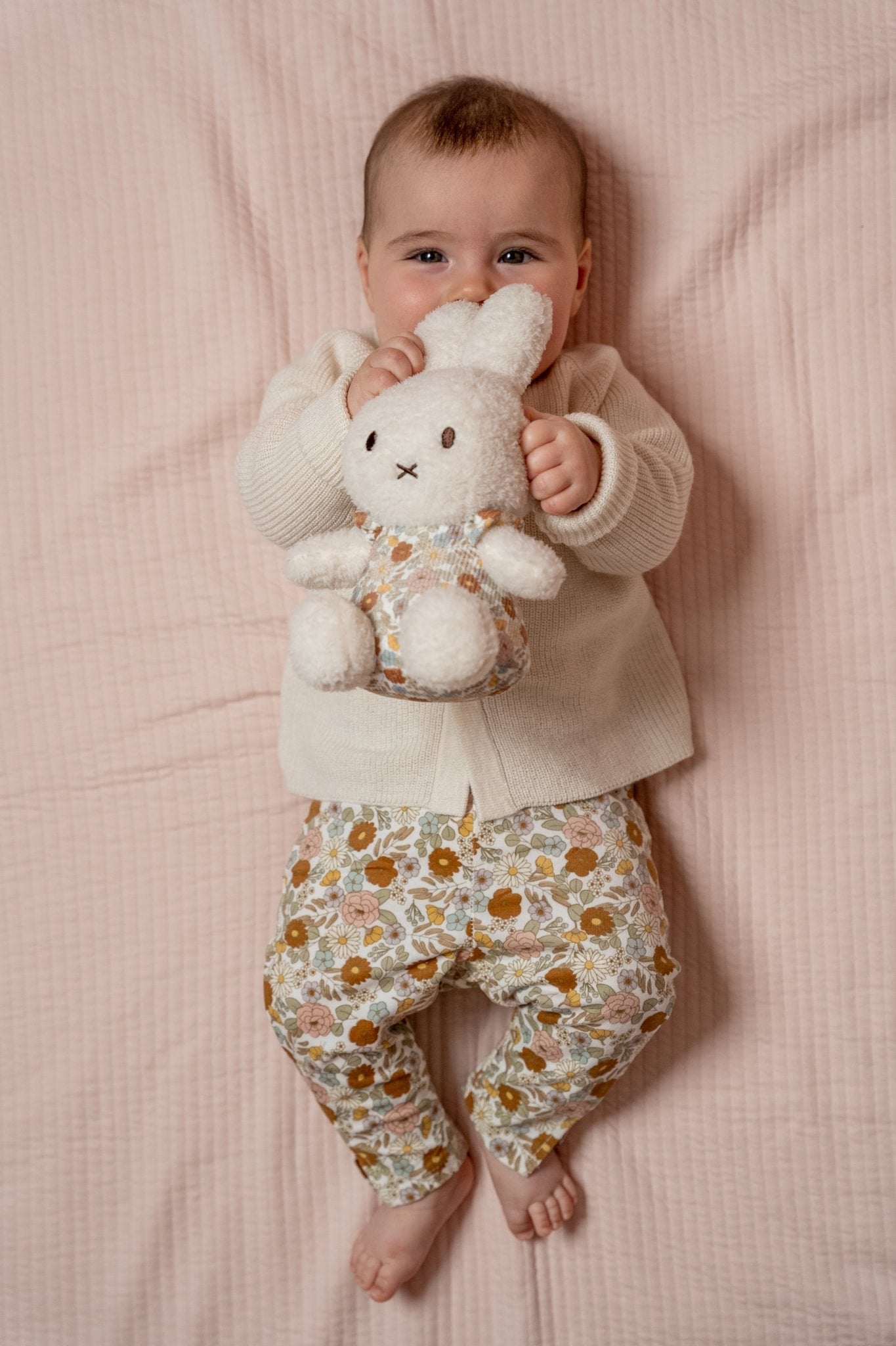 Little Dutch Pliušinis zuikutis "Miffy" 25cm „Vintage Little Flowers“ - Uogų kopos