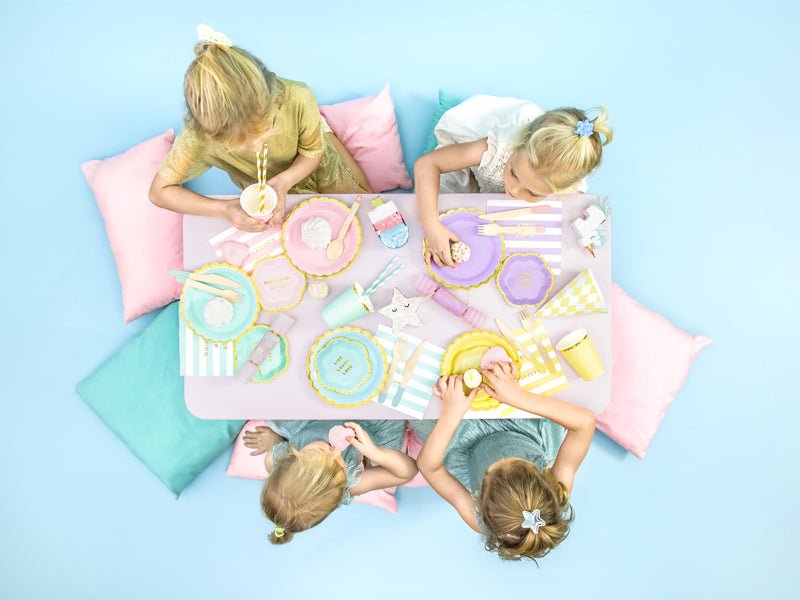 PartyDeco Popierinės lėkštutės 18 cm - Mėlyna - Uogų kopos