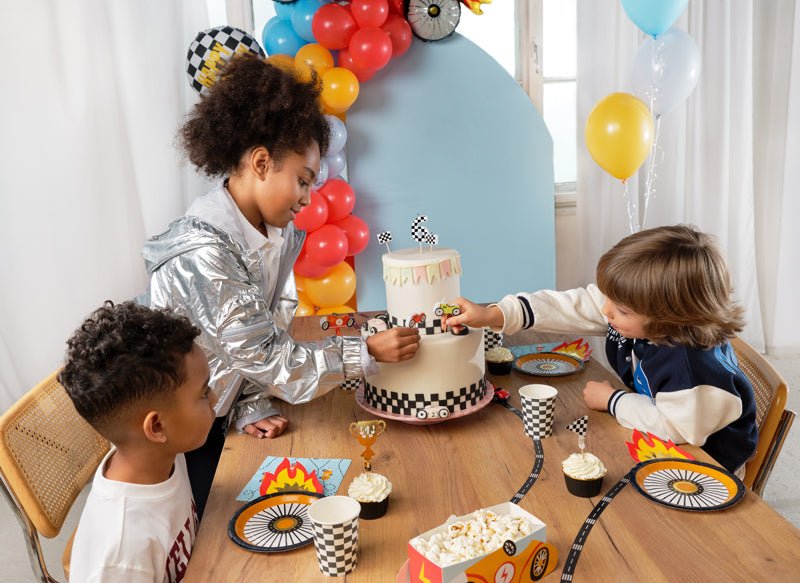 PartyDeco Popierinės lėkštutės „Ratas“, 26,5 x 18 cm - Uogų kopos