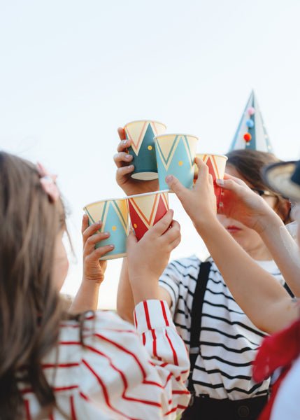 PartyDeco Popieriniai puodeliai „Cirkas“, 220 ml - Uogų kopos