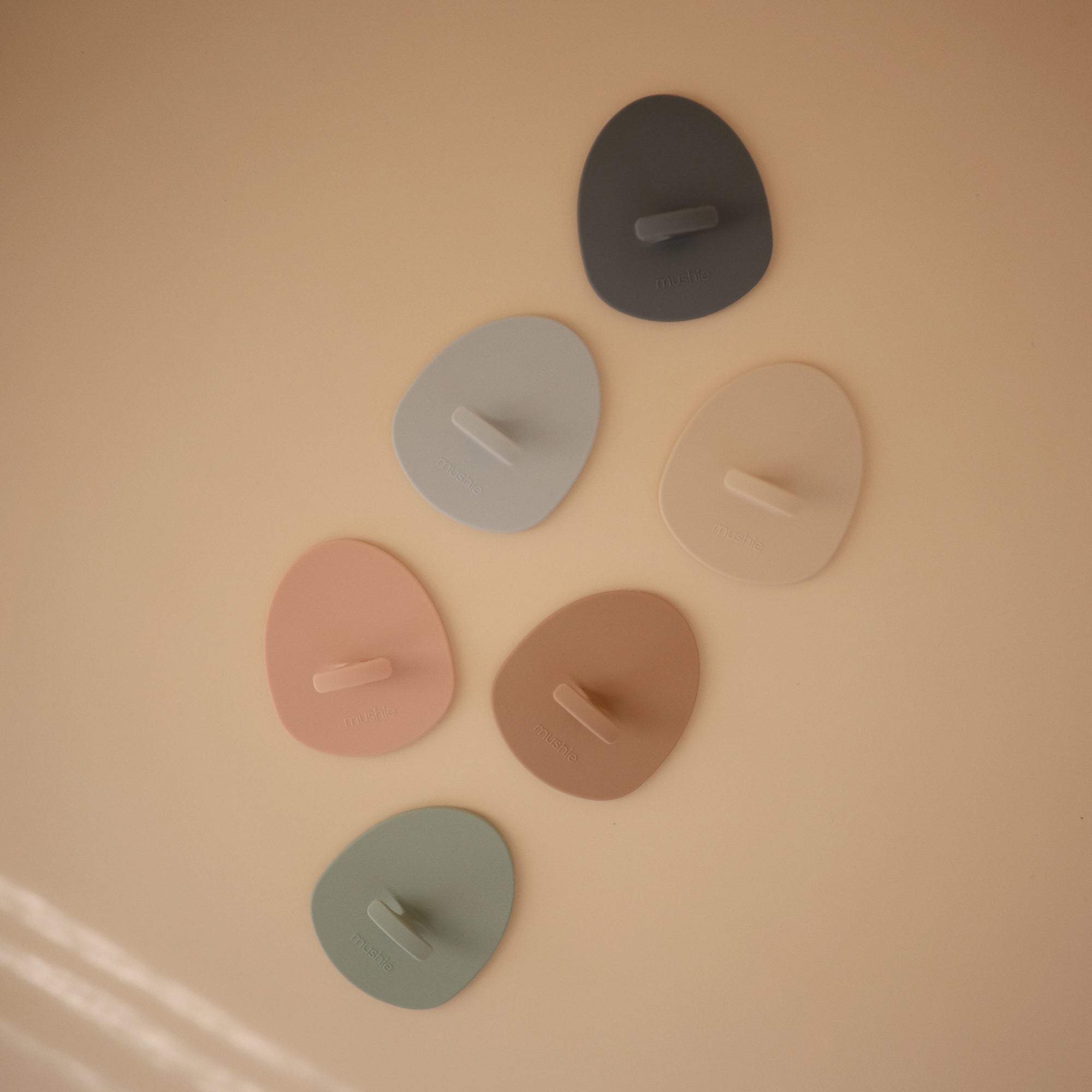 Mushie Prausimosi Šepetėliai 2vnt. - Žalia/Ruda - Uogų kopos