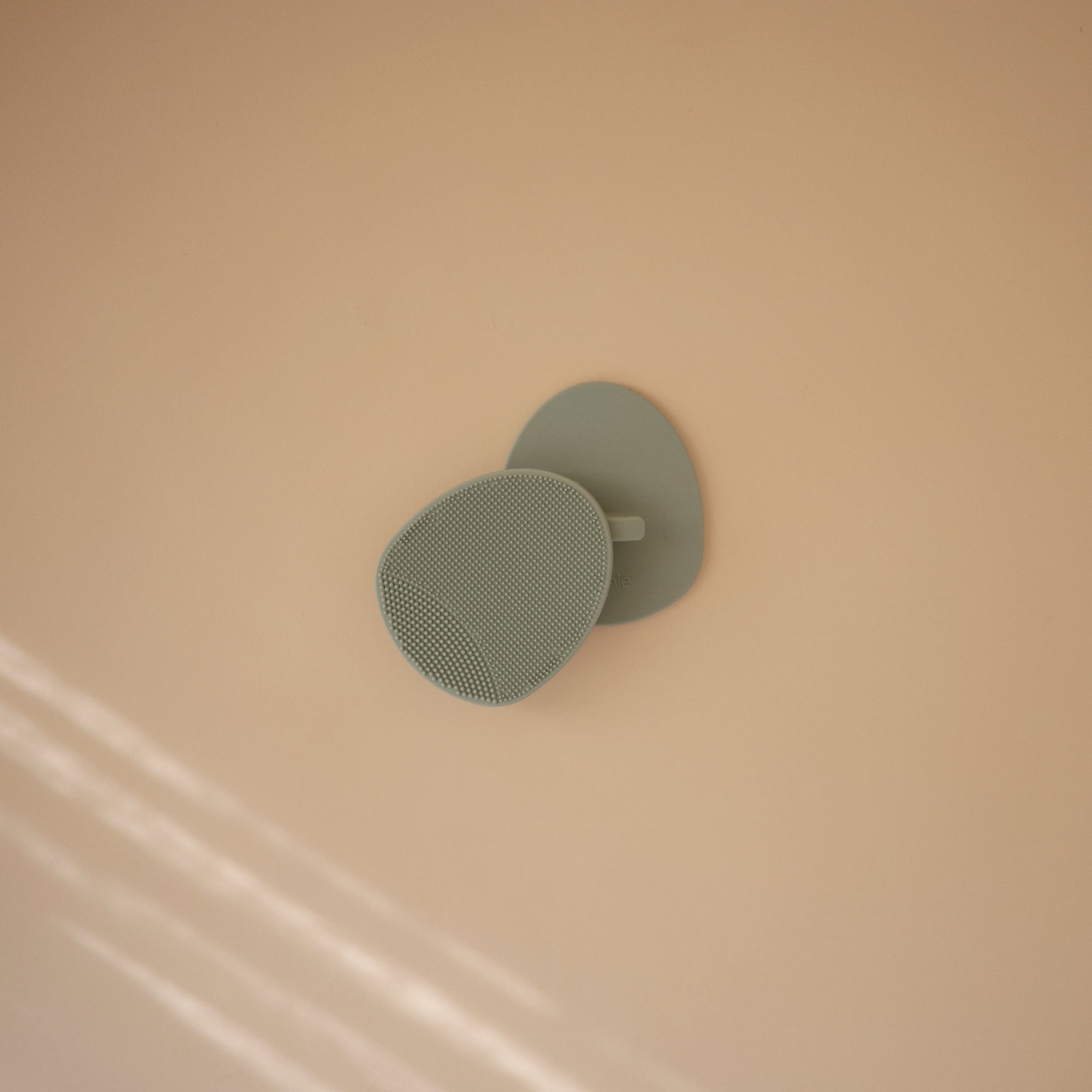 Mushie Prausimosi Šepetėliai 2vnt. - Žalia/Ruda - Uogų kopos